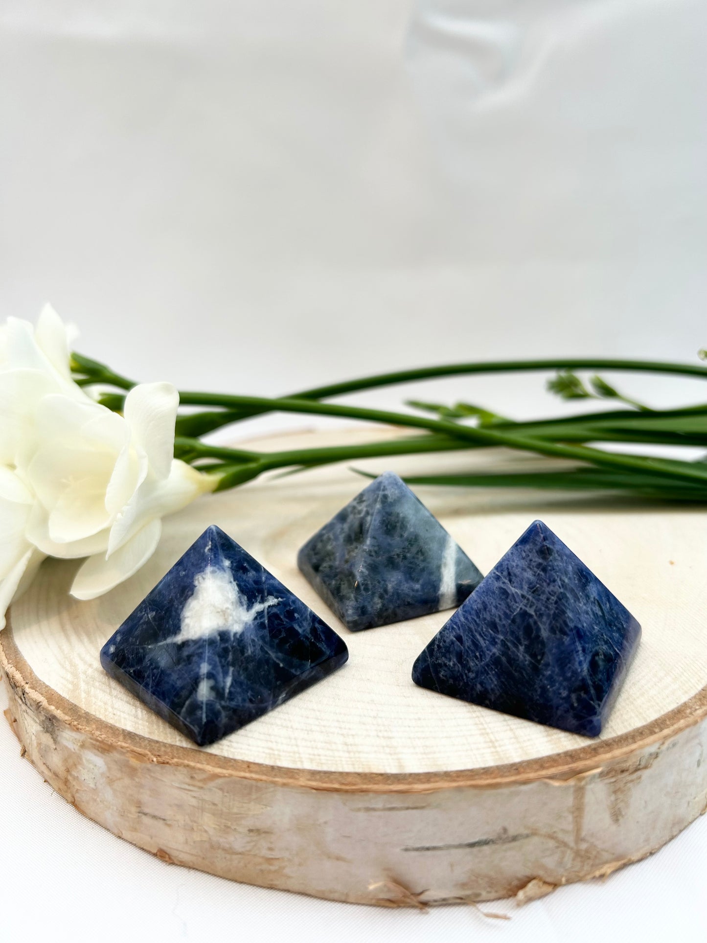 Sodalite pyramid 4.5cm width